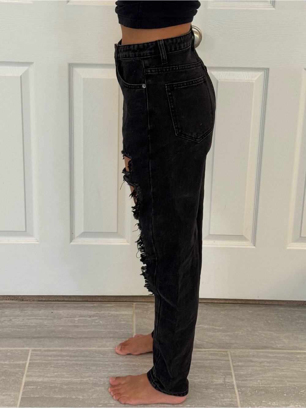 PrettyLittleThing Open Thigh Distressed Mom Jeans Black - Picture 3 of 7